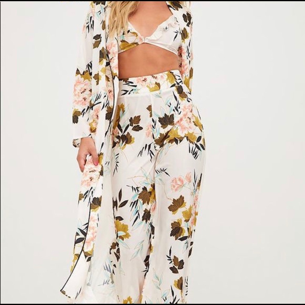 Pretty little thing floral set